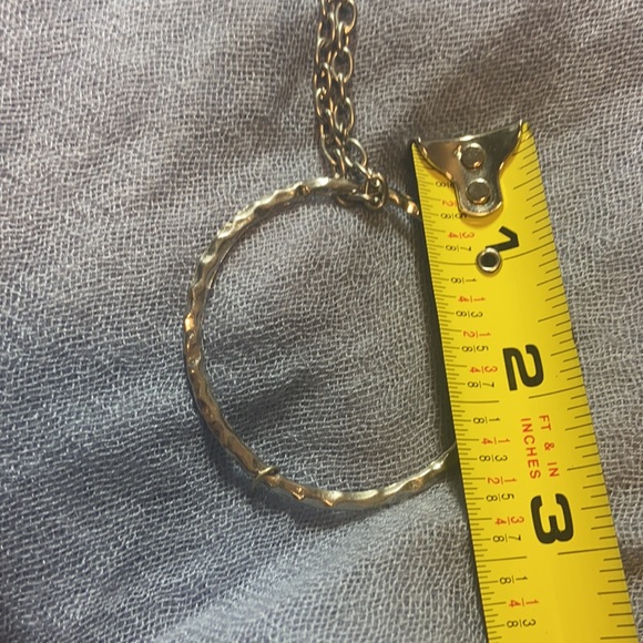 Textured circle silver chain inspired necklace - Picture 5 of 7